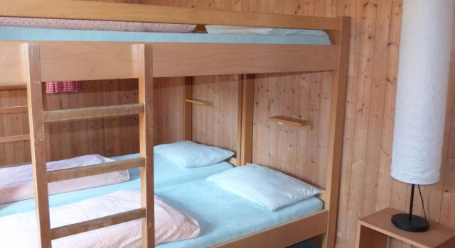 Кровать в общем номере Brienz Youth Hostel