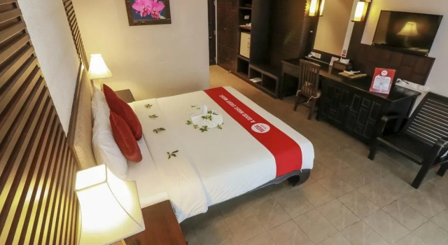 Nida Rooms Aquamarine Sainamyen 33 At Nipa Resort; Patong Beach, Забронировать Отель Отели Патонг-Бич с бассейном, рядом с Больница Патонга, Бассейн