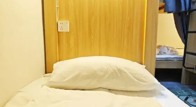 Кровать в общем номере (мужской номер) Shankara Youth Hostel