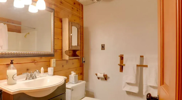Коттедж 2 Mi to Northstar Resort: Idyllic Cabin w/ Shuttle