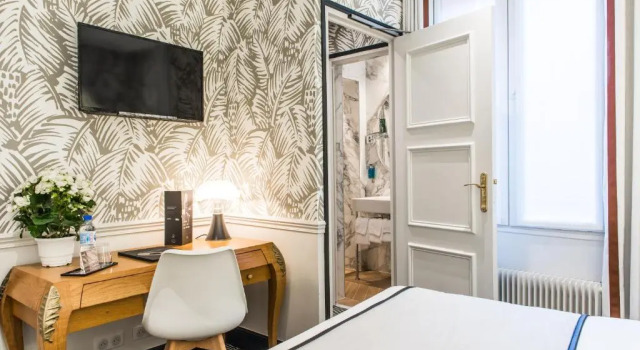 Трёхместный номер Superior Hôtel Jardin Le Bréa