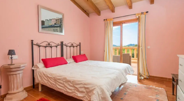 Can Canals in Art With 5 Bedrooms and 4 Bathrooms, Rezerwuj Willa Hotele w Majorka z parkingiem, Parking