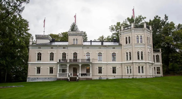 Kartanohotelli Karhulan Hovi, Book Hotel Karhula Kyumenlaakso