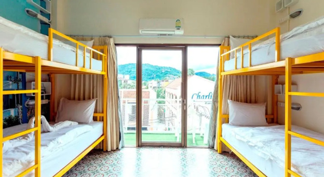 Кровать в общем номере Sino Hostel Kata