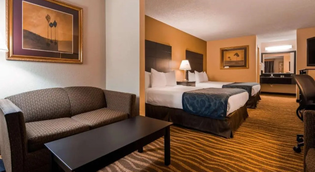 Четырёхместный номер Deluxe Best Western Windsor Suites