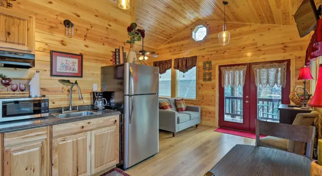 Апартаменты Cozy Heber Springs Cabin w/ Deck & Dock!