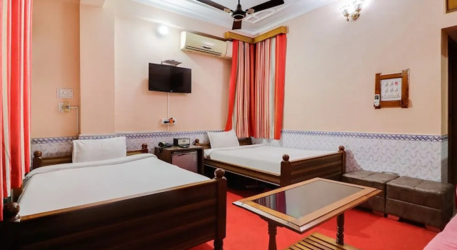 Spot On 45094 Hotel Madhu Complex