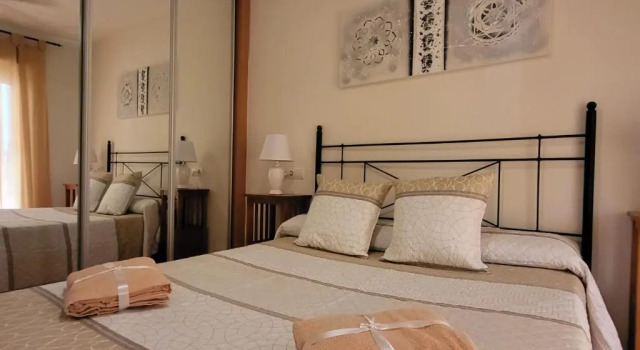 Апартаменты ¡Bajo estupendo con patio y terraza a 200 metros de la playa!