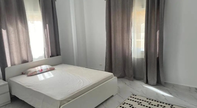شقه فندقيه 3 غرف حمامين و مطبخ و حديقه خاصه امام الجامعه الامريكيه و مول point 90, Rezervovat Hotel New Cairo 