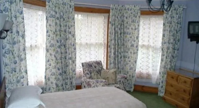 Alpine Villa Guest House, Забронировать Гостевой дом Отели Ипсвича с парковкой, рядом с Арка и дом Джин Инджелоу, Парковка