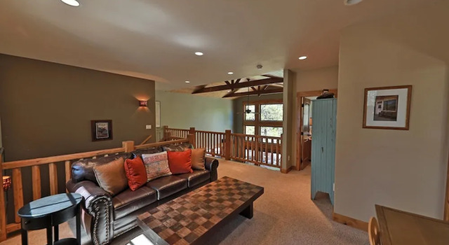 Juniper House 4 Bedrooms 3.5 Bathrooms Home, Varaa Hotelli Hotellit New England uima-altaalla, Uima-allas