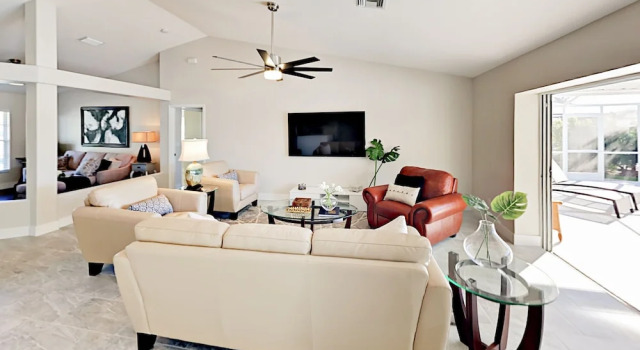 Chic Canalfront - 4 Br Home, Забронировать Дом для отпуска Виллы Кейп-Корал, рядом с Lee Health Women's Health, Вилла