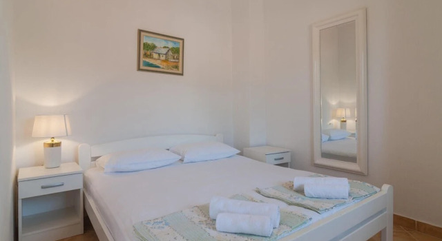 Awesome Home in Pucisca With 7 Bedrooms, Wifi and Outdoor Swimming Pool, Prenota Hotel Pučišća 