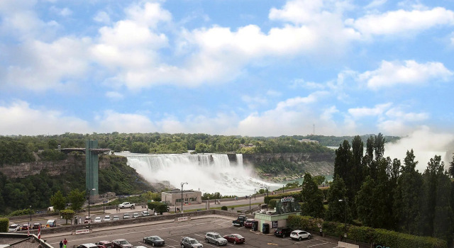 Четырёхместный номер Standard с видом на воду The Brock Niagara Falls Fallsview, Tapestry by Hilton