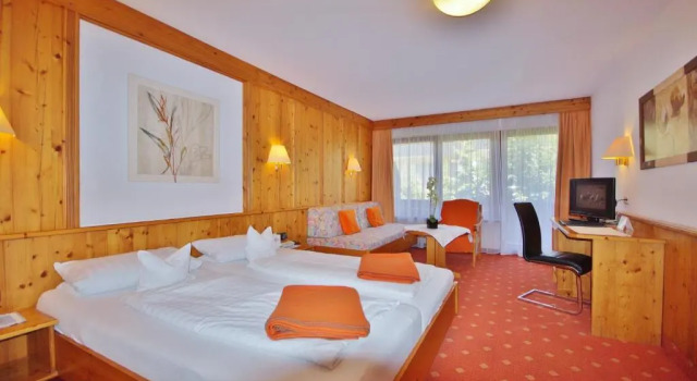 Трёхместный номер Standard Hotel Schwarzenbergs Traube