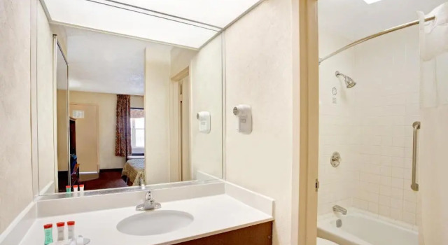 Номер Standard Ramada by Wyndham West Memphis