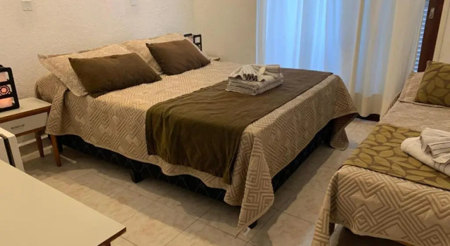 Четырёхместный номер Standard с балконом Hotel Lujan
