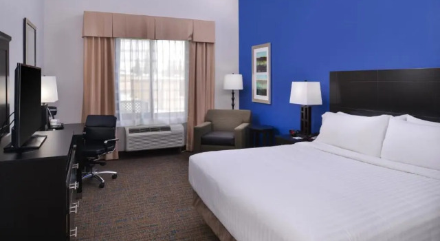 Номер Standard Holiday Inn Express & Suites Bakersfield Airport by IHG