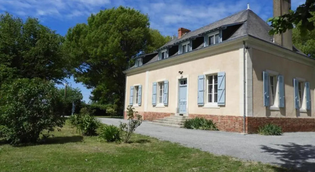 Gîte de charme au Mans, 4 chambres, grand jardin, terrasse, Wi-Fi, proche commerces - FR-1-410-318, Забронировать Отель Экомуа Sarthe