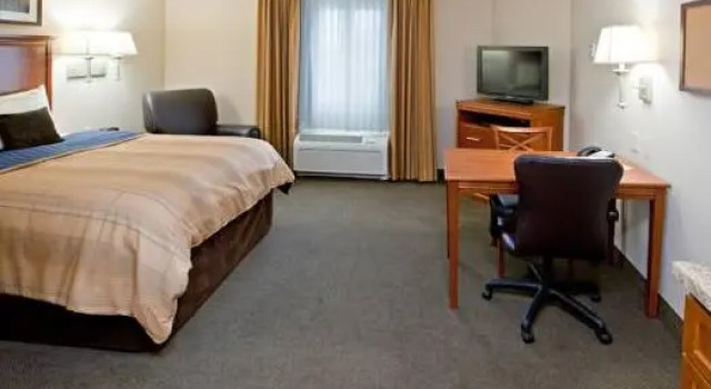 Люкс Standard Candlewood Suites Indianapolis East by IHG
