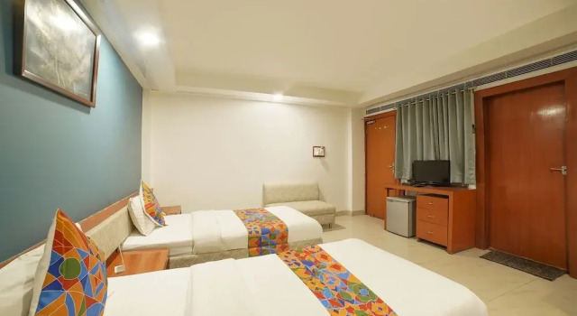 Люкс Luxury Fabhotel Pleasure Inn