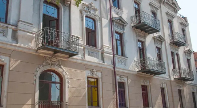 Emberton Hostel Tbilisi, Забронировать Отель Тбилиси Регион Тбилиси, рядом с Tеатр имени Марджанишвили