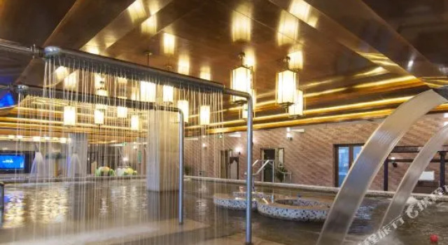 Swan Lake Resort Hot Spring Jiangba, Rezerwuj Ośrodek wypoczynkowy Hotele 4-gwiazdkowe w Hongze, 4*