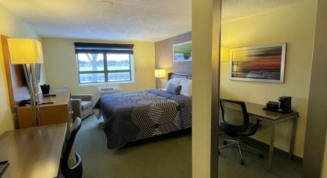 Номер Lakeside Inn