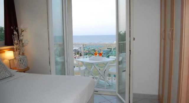 Четырёхместный номер Standard с видом на море Hotel Rivazzurra