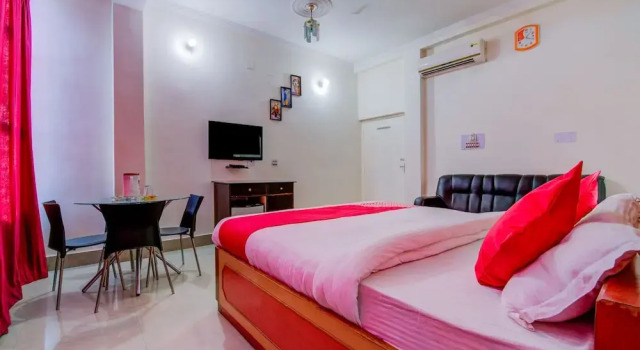 OYO 13490 Hotel Aniket