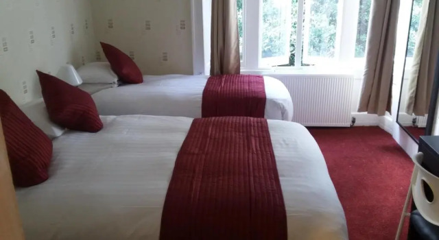 Трёхместный люкс The Garth Hotel