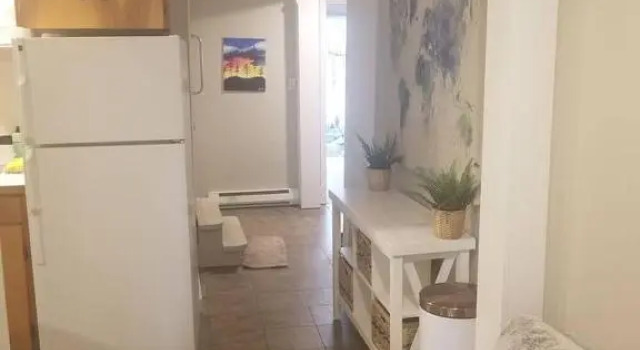 Central 2 bedroom unit with 3 beds and 3 large TVs, Rezerwuj Hotel Fremont Seattle, w pobliżu Guidepost