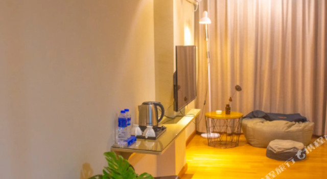 Jinying Theme Hotel (Boruo Overseas Chinese Middle School Rainbow Plaza), Boek Hotel Hotels in Guangdong met parkeren, Parkeren