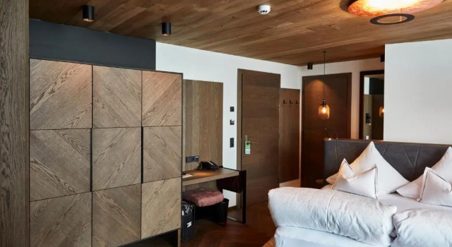 Полулюкс Hotel Alpina