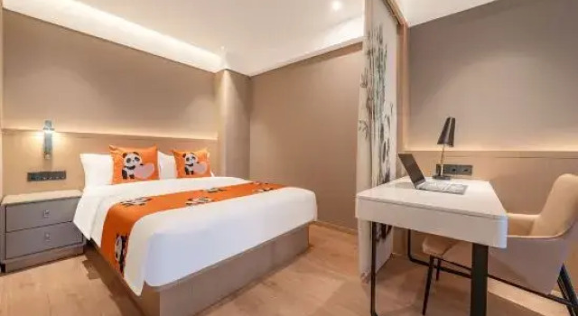 Семейный люкс Deluxe Bolinghui Hotel (Chengdu Panda Base West Gate Subway Station Store)