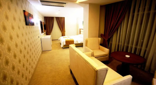 Люкс Deluxe c 1 комнатой с балконом и с видом на город The Ancient Mesopotamia Hotel