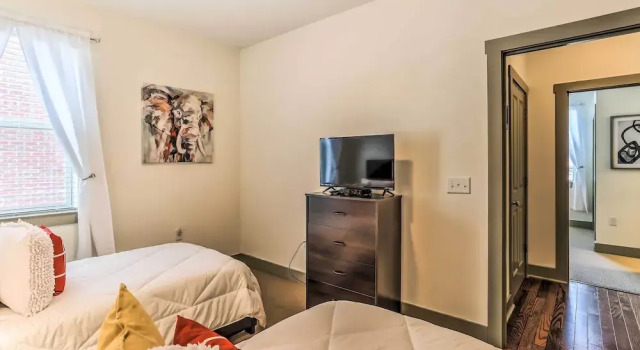 Dwtn Condo 4 Blocks to The Wilmington Riverwalk!, Забронировать Отель Уилмингтон Северная Каролина, рядом с Live Oak Bank Pavilion