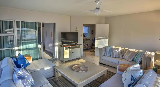 15 Skiathos-Spacious Family Beachfront apartment