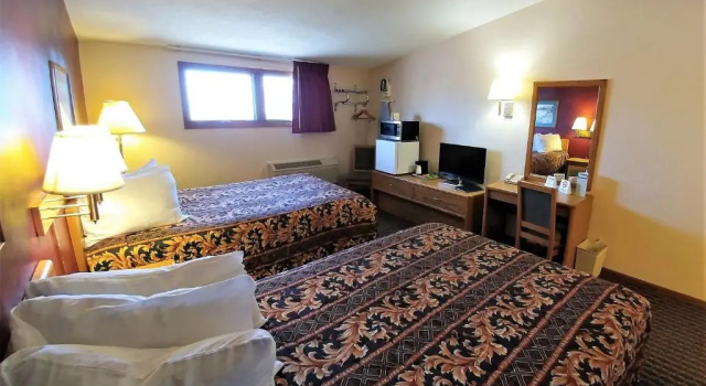 Четырёхместный номер Standard Red Carpet Inn - Windom