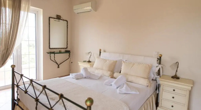 Alyki Beach House, Prenota Hotel Aigio Acaia