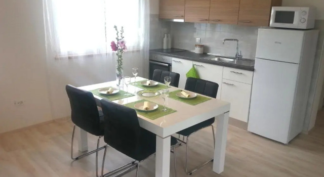Апартаменты c 1 комнатой с балконом Apartments Levanat