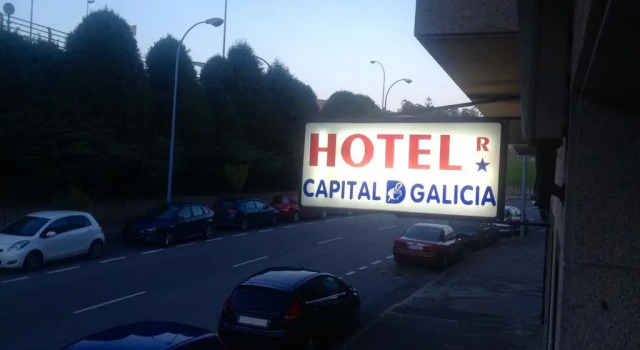 Pensión Capital de Galicia, Забронировать Отель Отели Сантьяго-де-Компостелы с парковкой, рядом с Estatua de Afonso II, Парковка