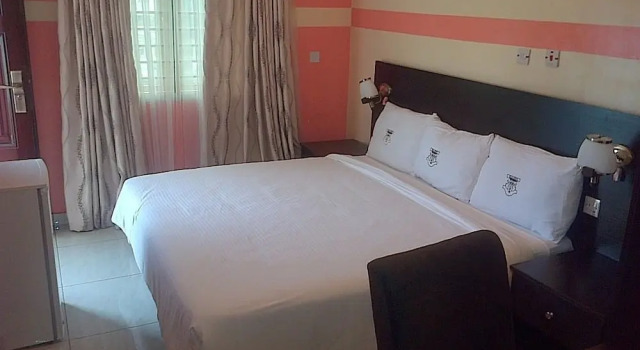 Esado Suites and Conference Oregun, Varaa Hotelli Hotellit Lagos State aamiaisella, Aamiainen