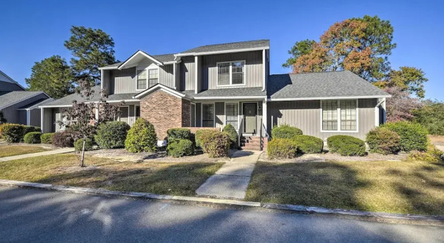 Modern Townhome w/ Deck & Golf Course Views!, Book Lejlighed Pinehurst North Carolina