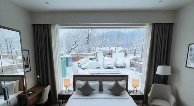 Двухместный номер Deluxe с балконом и с видом на горы Gulmarg Palace Resorts