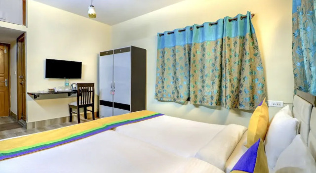 Treebo Trip Ashraya Inn, Забронировать Отель Калькутта East Zone, рядом с Capgemini India Private Limited