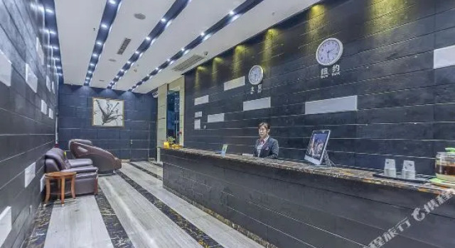 Super 8 by Wyndham Chongqing North Station South Square