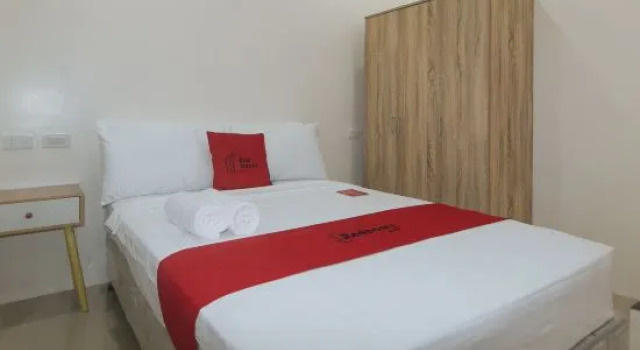 Люкс RedDoorz @ LM Apartelle Boracay