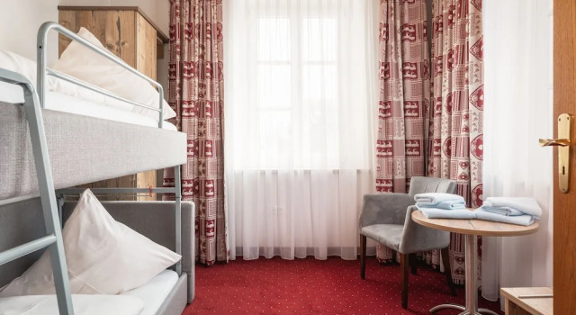 Hotel Bayerischer Hof, Varaa Hotelli Hotellit Baijeri pysäköinnillä, Pysäköinti