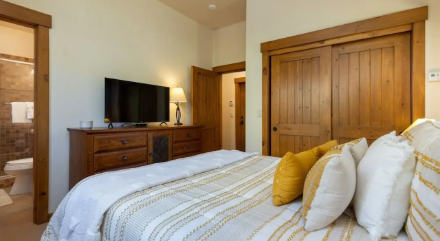 43 Thackwell 3 Bedroom Condo